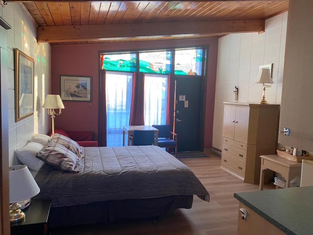 Huron Sands Motel And Restaurant Providence Bay Zewnętrze zdjęcie